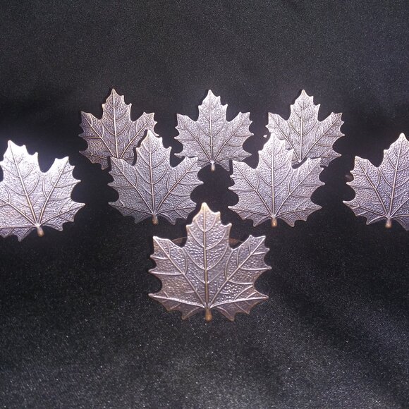 Bronze Maple Leaf Napkin Rings Lot of 8 Fall Autumn Metal Leaf Napkin Rings - Picture 1 of 5